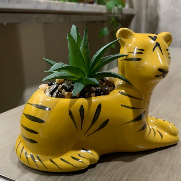 Hobby Lobby Other - figurine tiger with flower